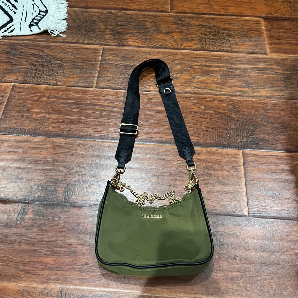 Steve Madden Green and Black Shoulder Bag with Adjustable Strap brand new bag